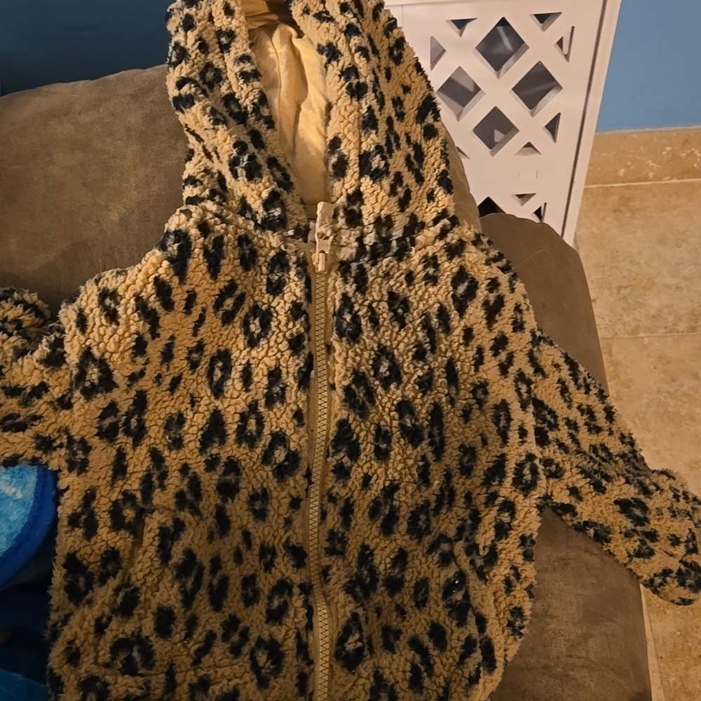 EUC 2T carter's Cheetah Baby Girl Hoodie With Ears 🐆
